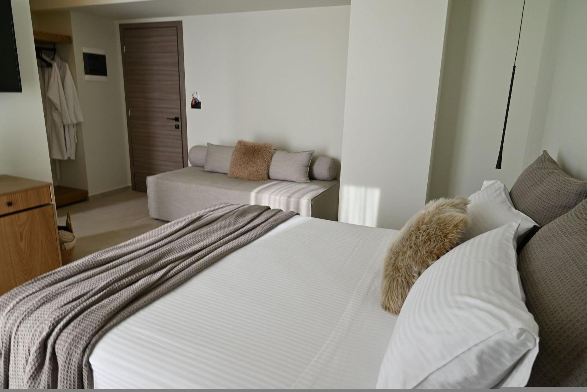 Rhotheon Suites In Ialisos Exterior foto
